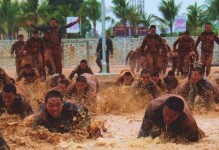 勇往直前，永不放弃（一个男孩的无畏之心）