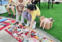 校园跳蚤市场的故事（从垃圾到宝藏，流浪汉变身布商，找回失物的故事）