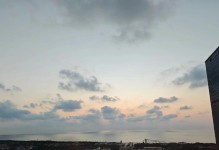 荒野探险——我在沙漠中的惊险发现（夏日探险，发现奇妙大自然的力量）