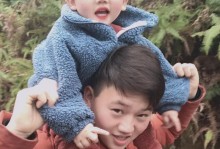 我的成长伴随着他的坚实臂膀（我的成长伴随着他的坚实臂膀）