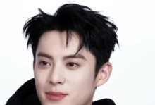 他笑了，却无人知晓（掩盖在笑容背后的秘密）